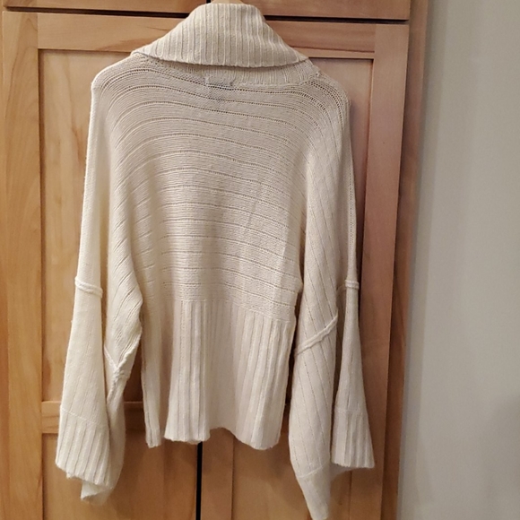 Calvin Klein Gorgeous Cream Colored Sweater - Picture 2 of 4